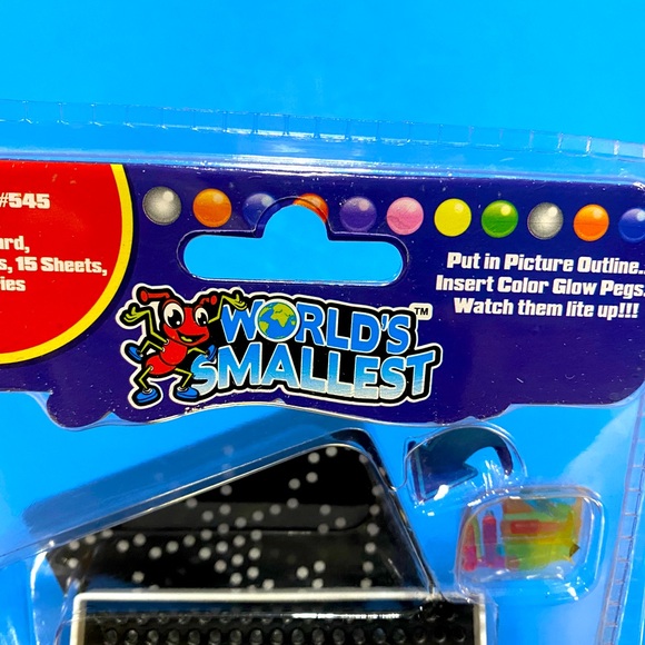LITE BRITE NWT WORLDS SMALLEST ACTUALLY WORKS 15 PICTURES GLOW IN THE DARK PEGS - Picture 5 of 10
